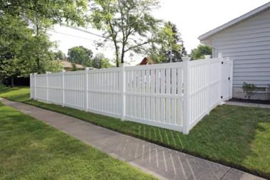 Hudson semi-private fence in white around back yard
